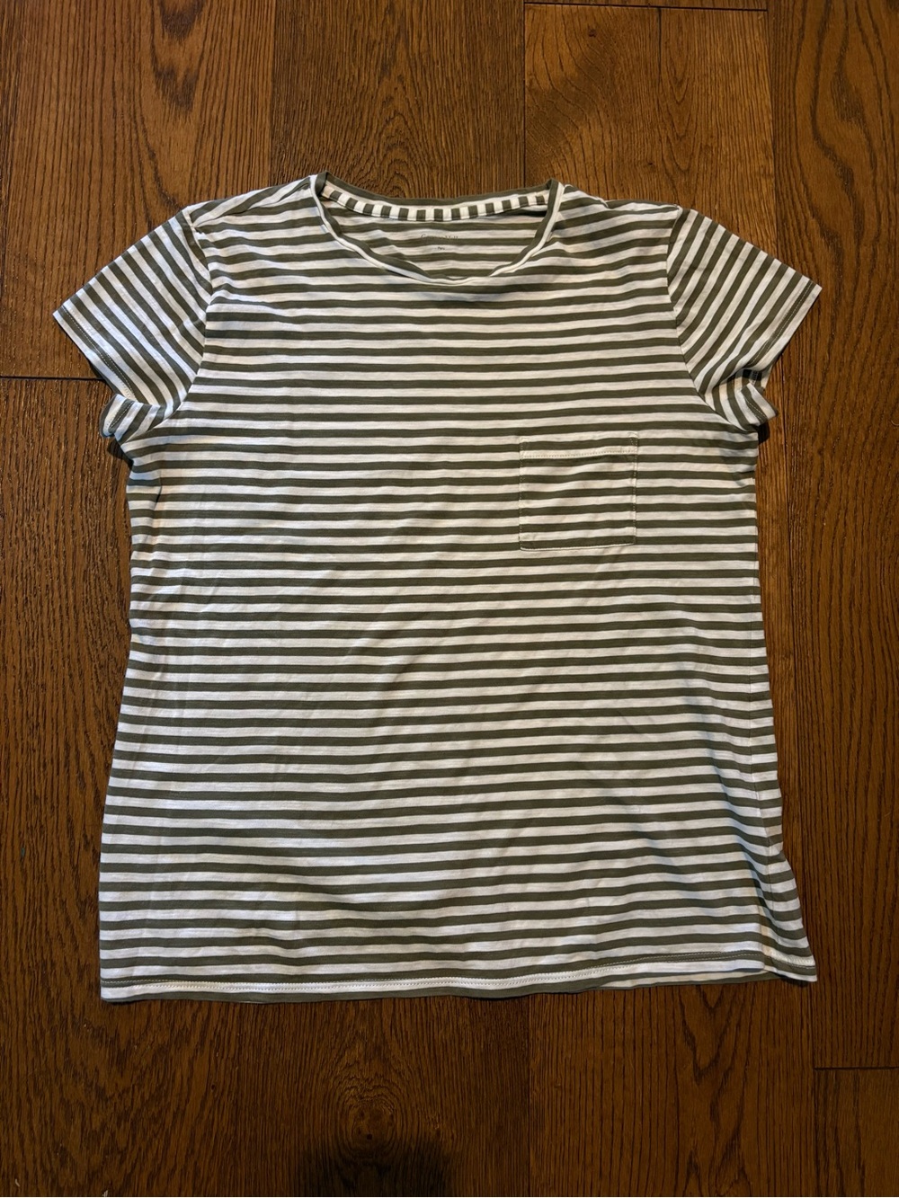 Garnet Hill 100% Pima Cotton Stripped T-Shirt in Olive Green and White. Size S